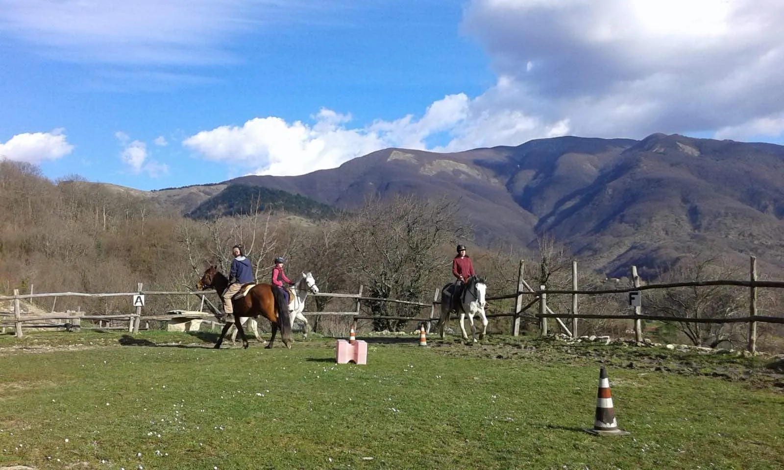 Passeggiata a cavallo sull'Alta Via dei Monti Liguri
