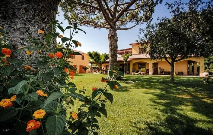 Degustazione vini e visita alla cantina Terre del Marchesato a Bolgheri