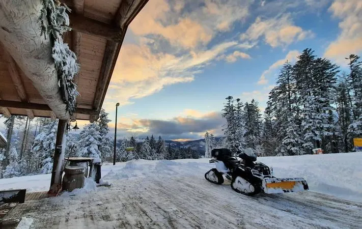 Cena in chalet con motoslitta a Lavarone