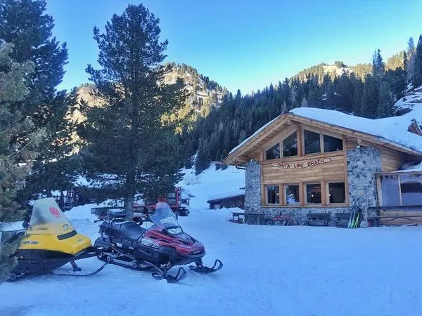 Giro in motoslitta con pranzo in Val di Fassa