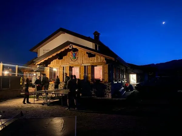 Cena in rifugio con motoslitta a Falcade