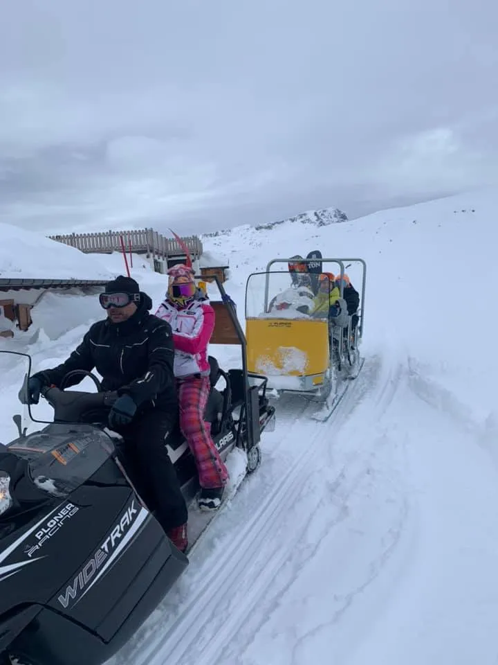 Cena in rifugio con motoslitta a Falcade