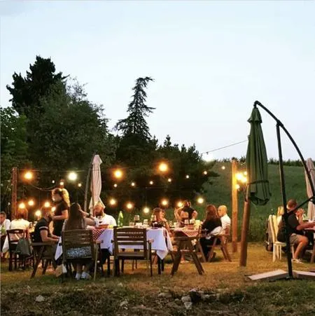 Cena in vigna nell'Oltrepò Pavese