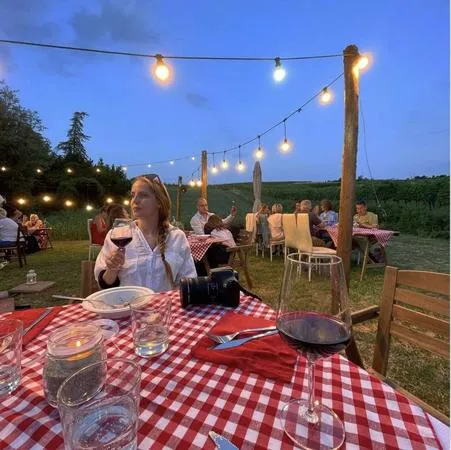 Cena in vigna nell'Oltrepò Pavese