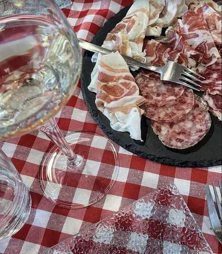 Cena in vigna nell'Oltrepò Pavese