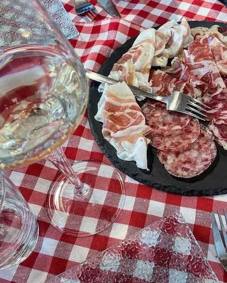 Aperitivo in vigna nell'Oltrepò Pavese