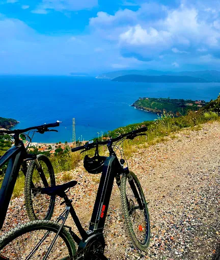 Tour con noleggio e-bike all'Isola d'Elba da Capoliveri