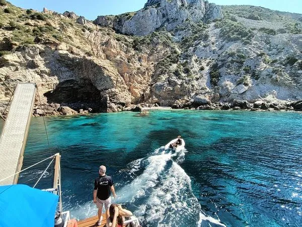 Giornata in catamarano all'Argentario con snorkeling e pranzo