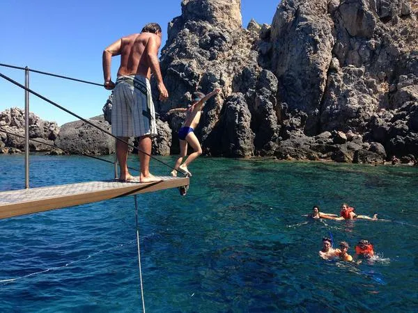 Giornata in catamarano all'Argentario con snorkeling e pranzo