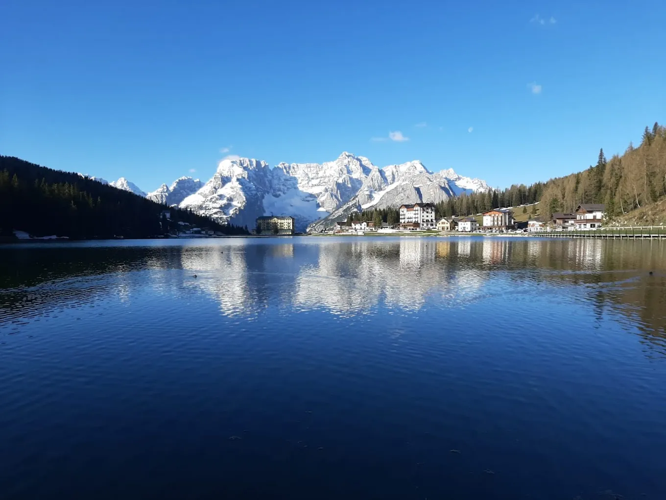 Giro in barca a remi sul Lago di Misurina