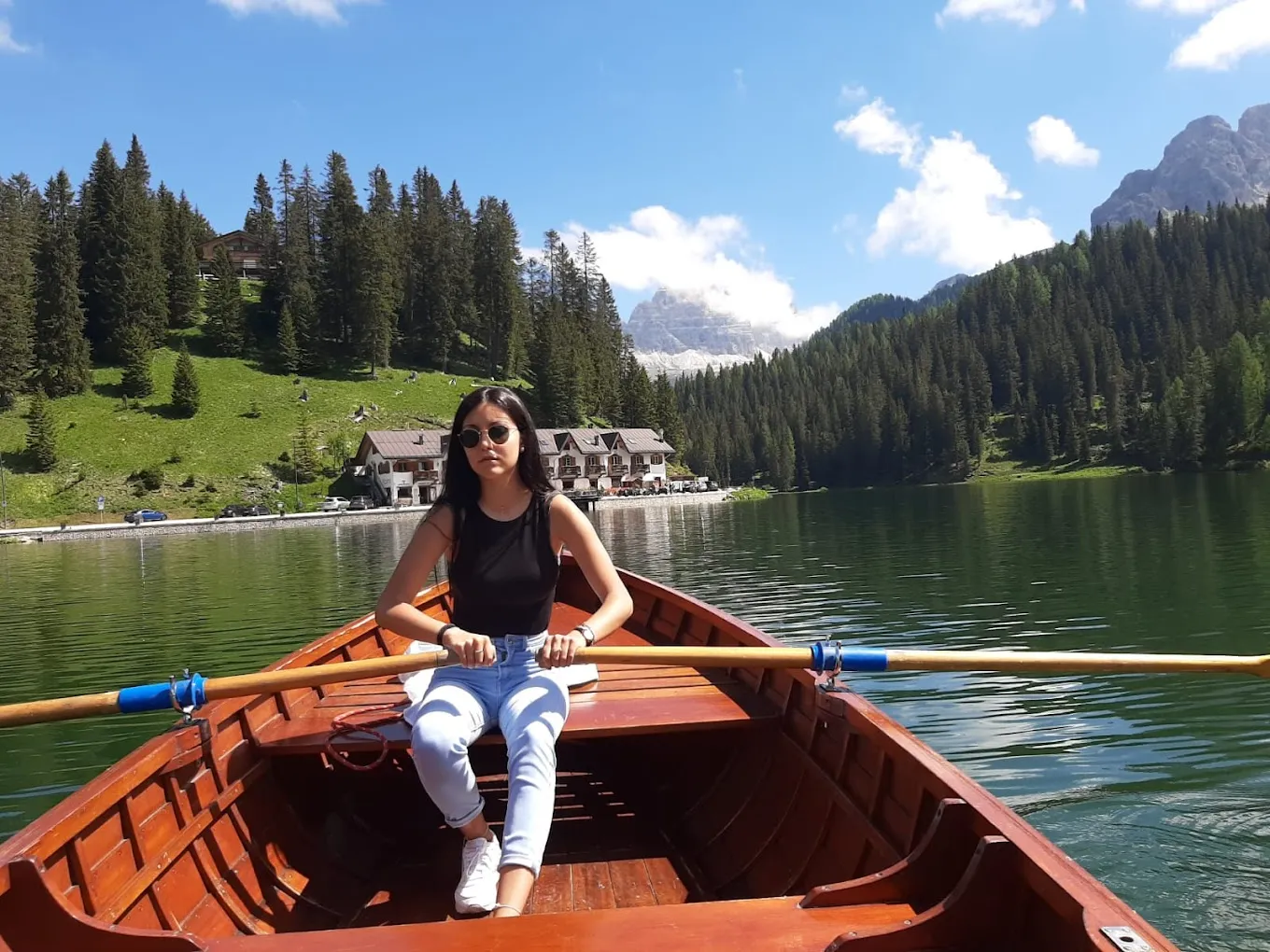Giro in barca a remi sul Lago di Misurina