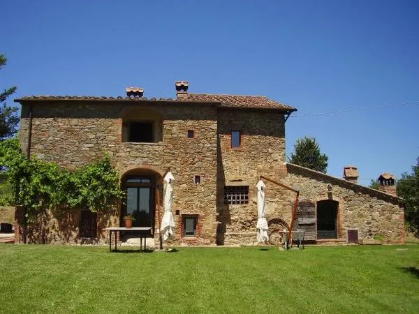 Degustazione e visita cantina in esclusiva nelle Crete Senesi