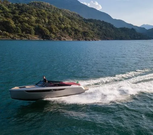 Giro in motoscafo Cranchi da Como in esclusiva