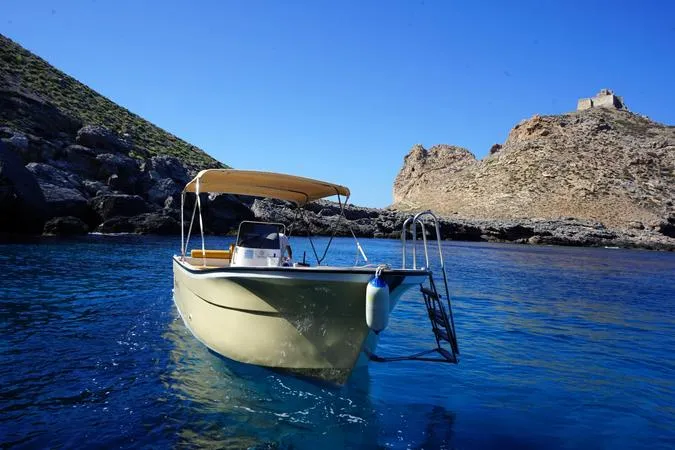 Giro in barca alle grotte di Marettimo e Cala Bianca