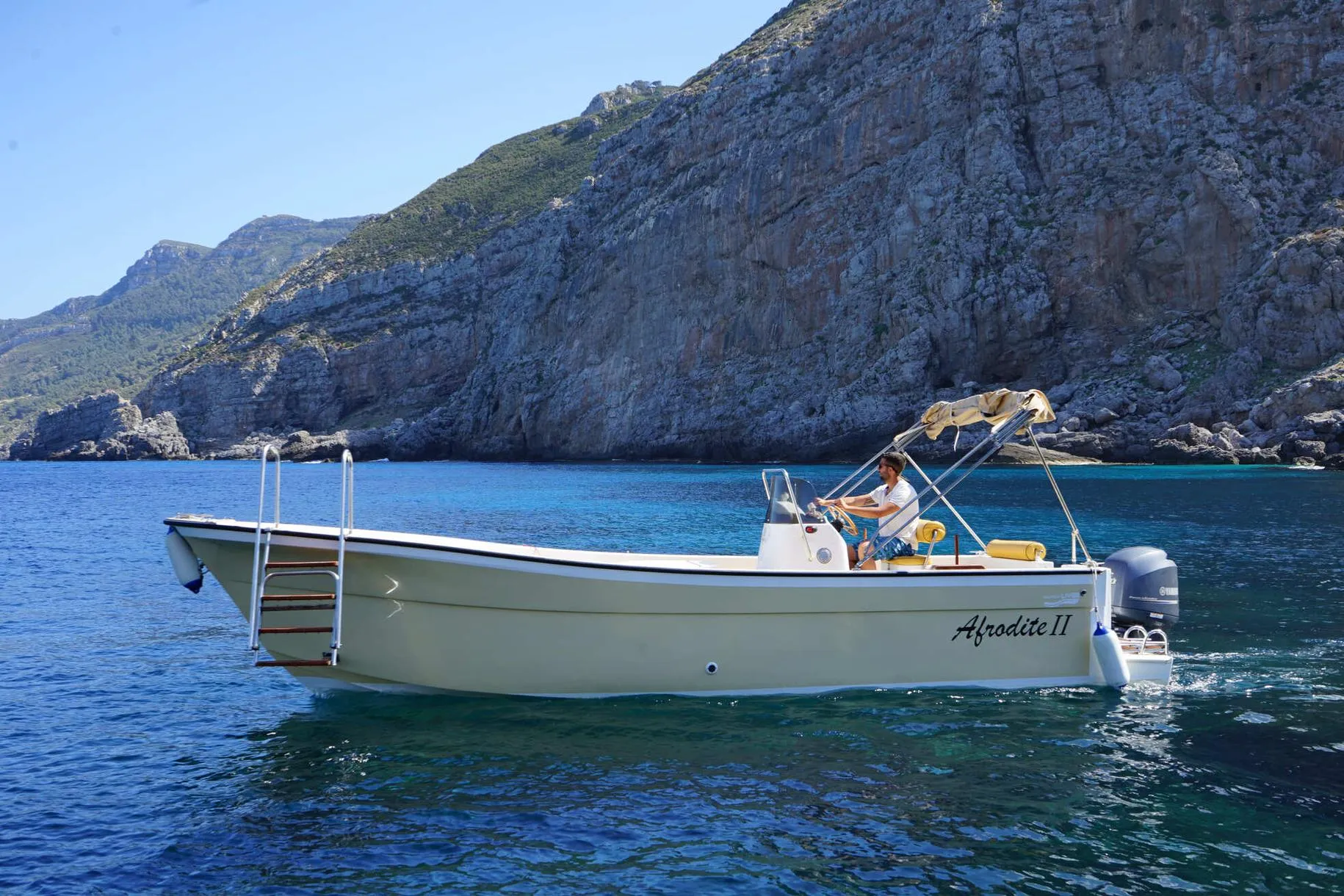 Giro in barca alle grotte di Marettimo e Cala Bianca