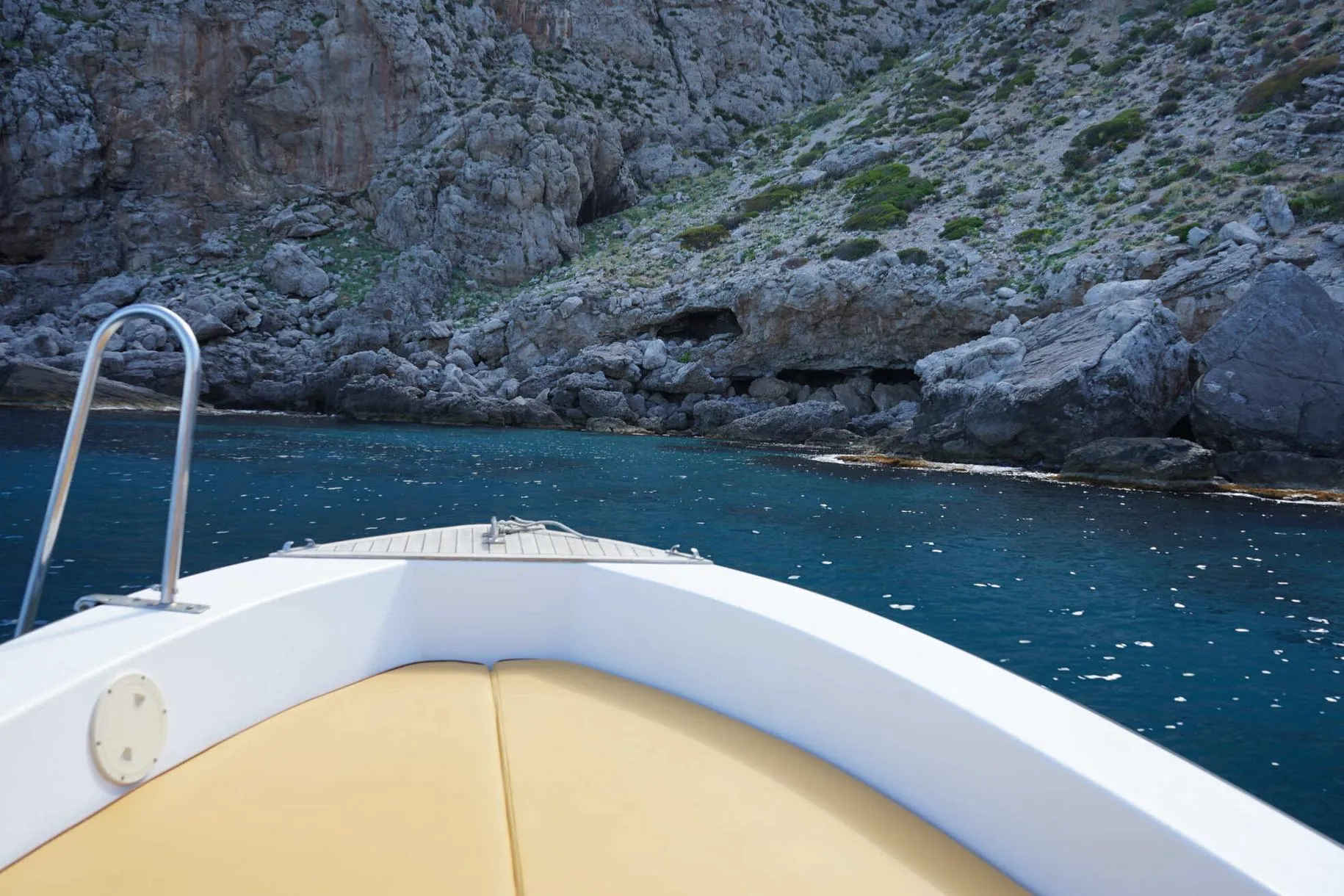 Giro in barca alle grotte di Marettimo e Cala Bianca