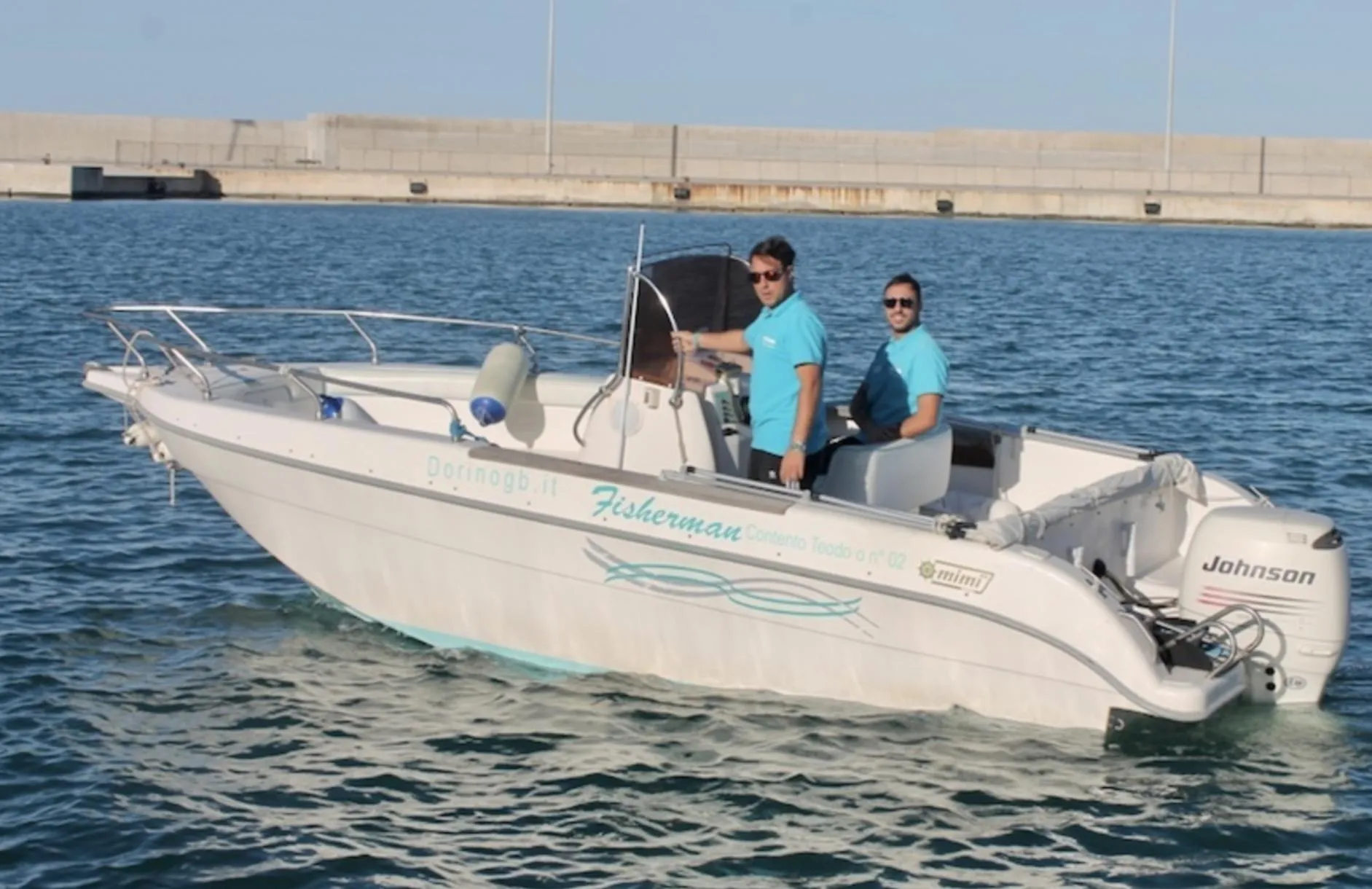 Giro in barca alle grotte di Polignano a Mare in condivisione