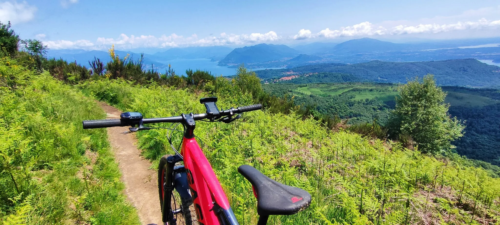 Giro in e-bike al Lago d'Orta