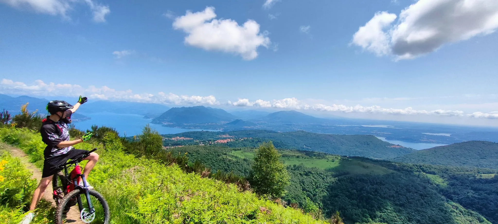 Giro in e-bike al Lago d'Orta