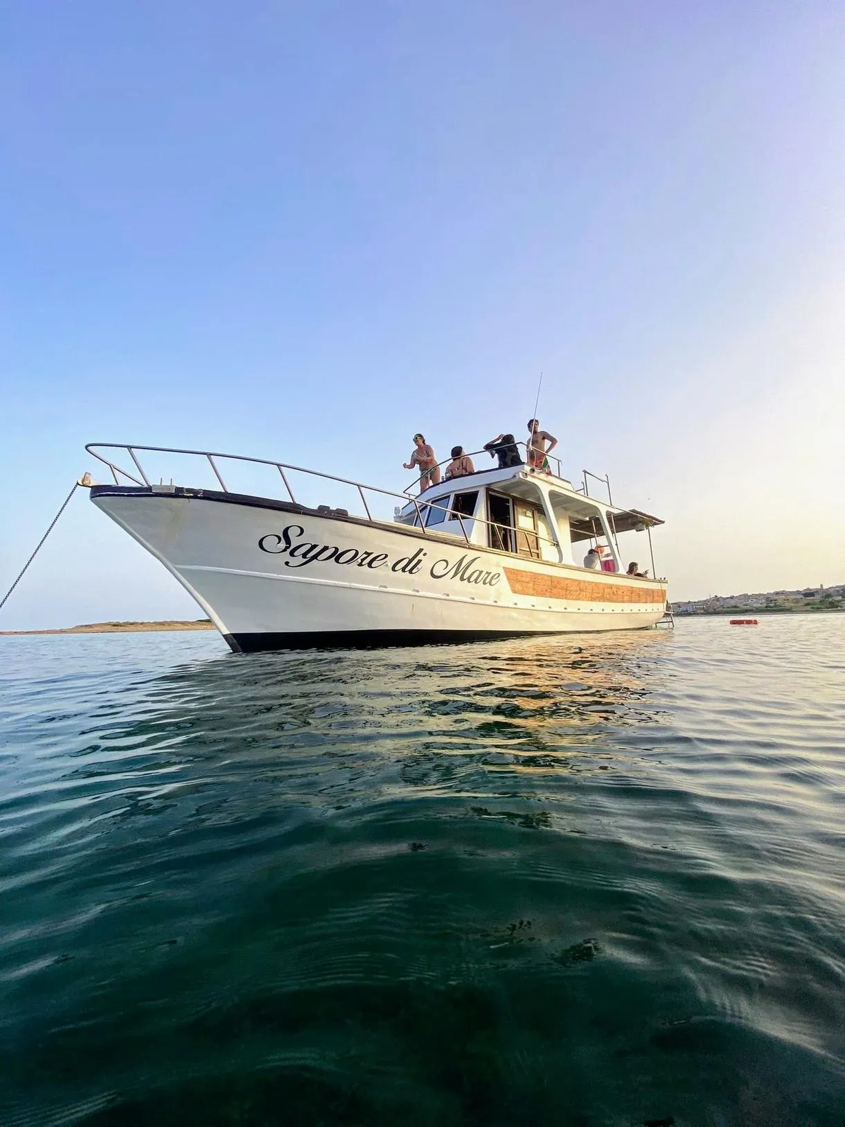 Aperitivo in barca al tramonto a Marzamemi
