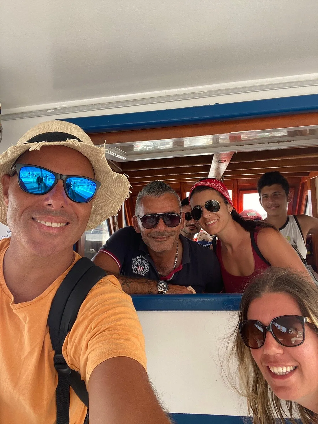 Aperitivo in barca al tramonto a Lampedusa