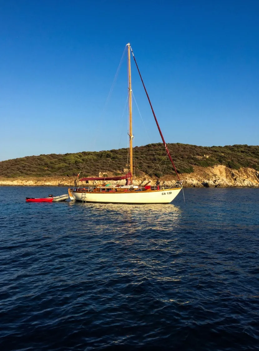 Escursione privata in barca a vela d'epoca nel golfo di Cagliari