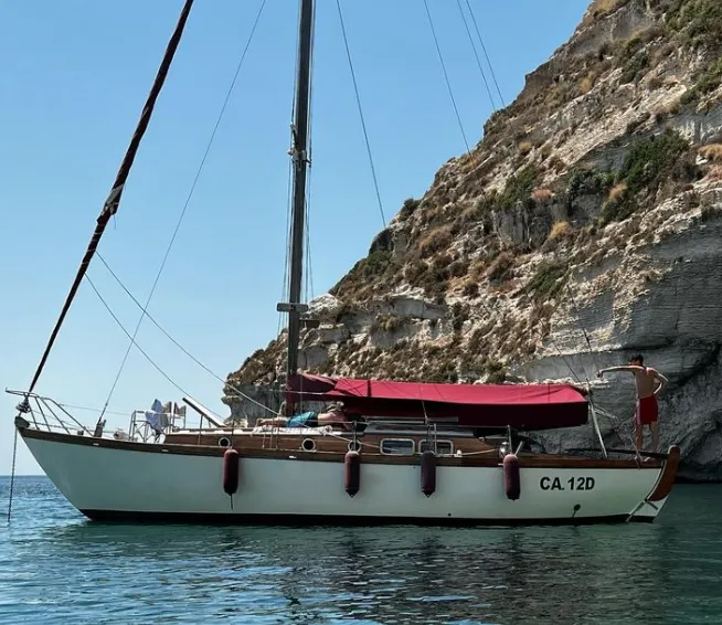 Escursione privata in barca a vela d'epoca nel golfo di Cagliari