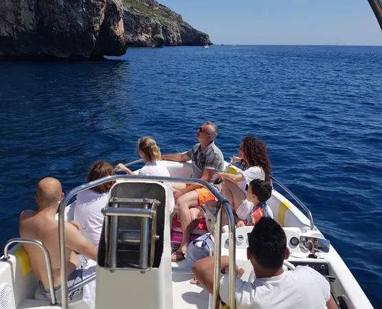 Escursione in barca da Torre Vado alle grotte di Leuca e snorkeling