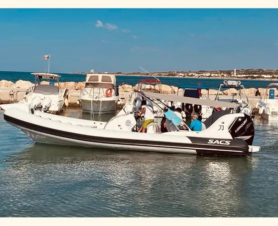 Escursione in barca da Torre Vado alle grotte di Leuca e snorkeling