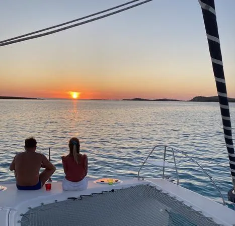 Aperitivo in catamarano all'Asinara da Stintino al tramonto