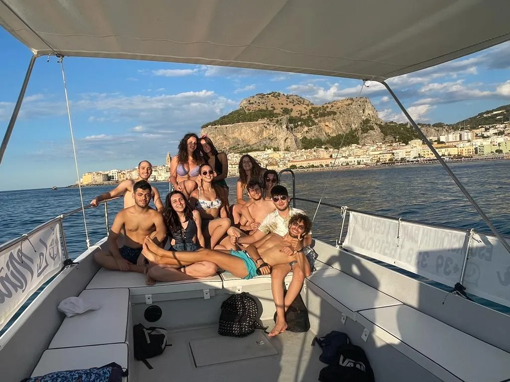 Escursione in barca lungo la costa di Cefalù con aperitivo