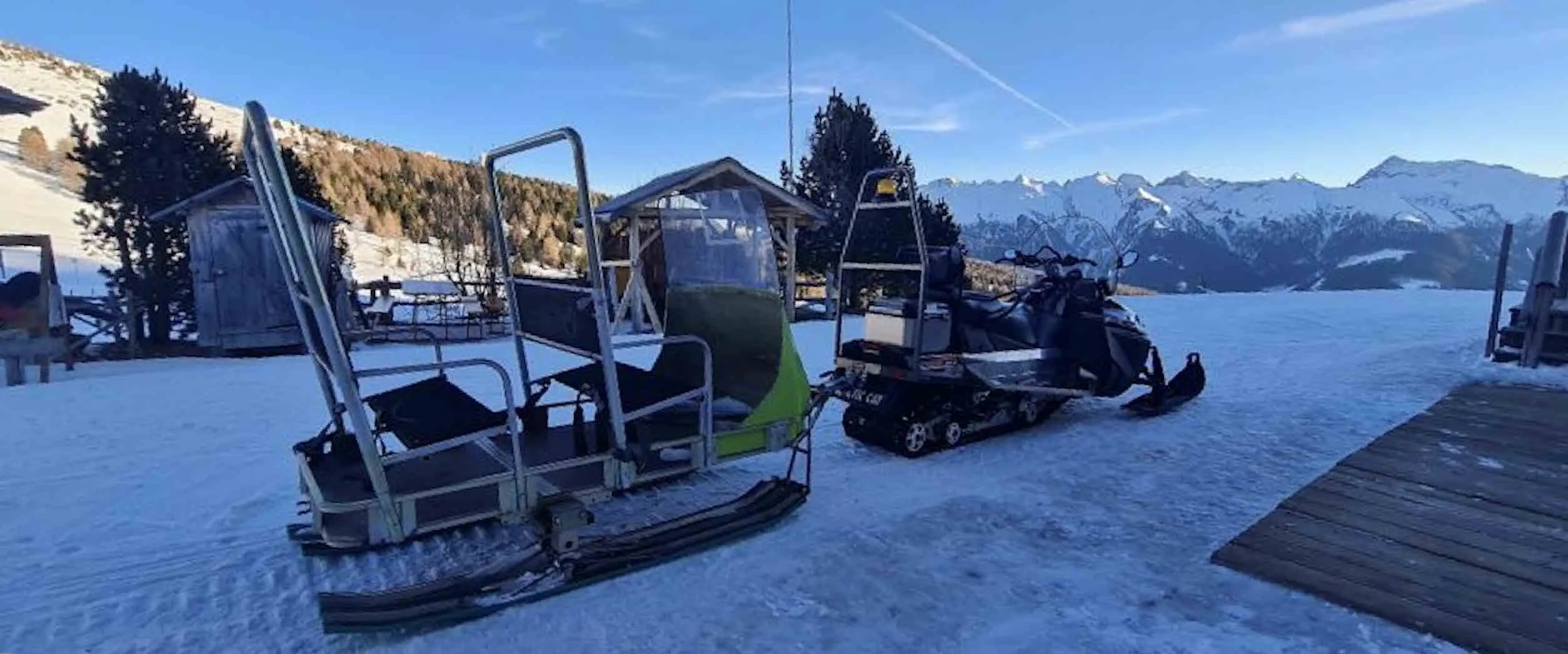 Cena in baita con trasporto in motoslitta in Val di Fiemme