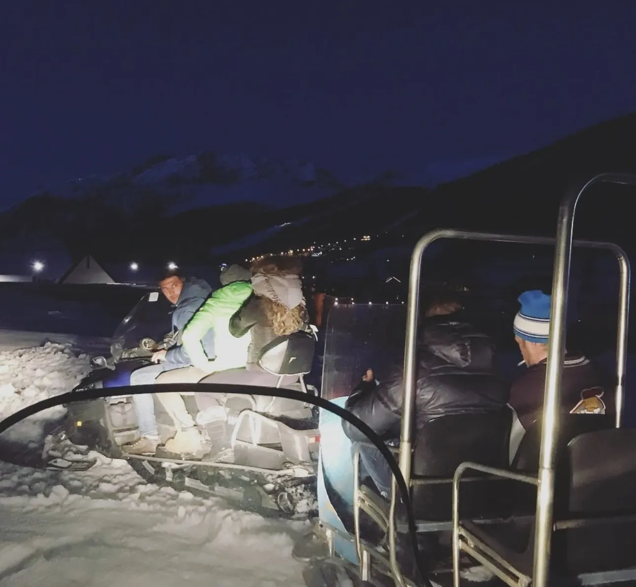 Cena in rifugio con trasporto in motoslitta a Livigno