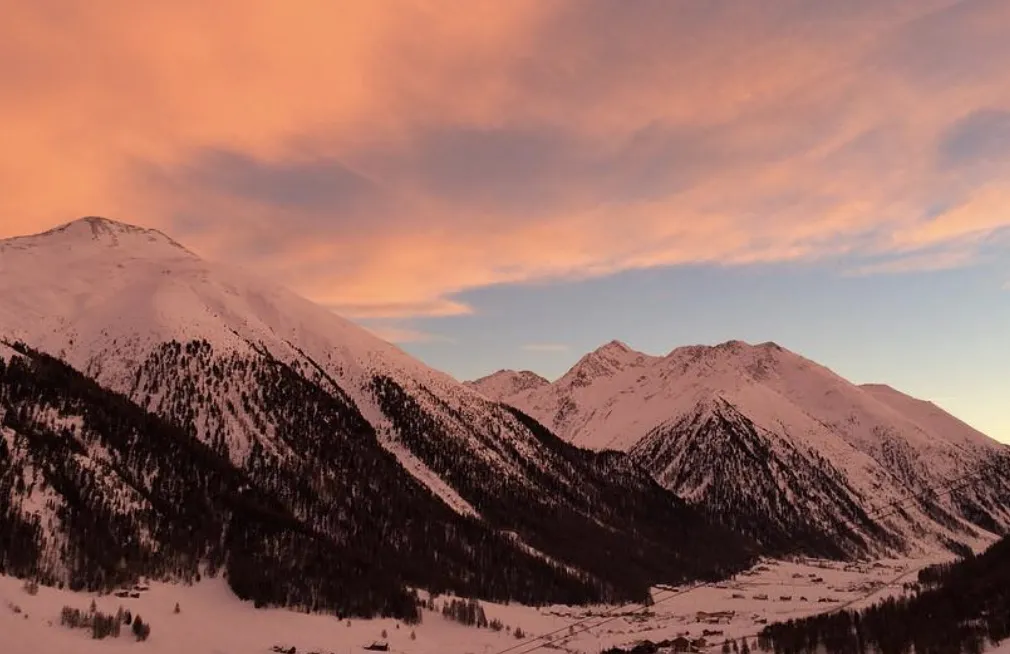 Cena in rifugio con trasporto in motoslitta a Livigno