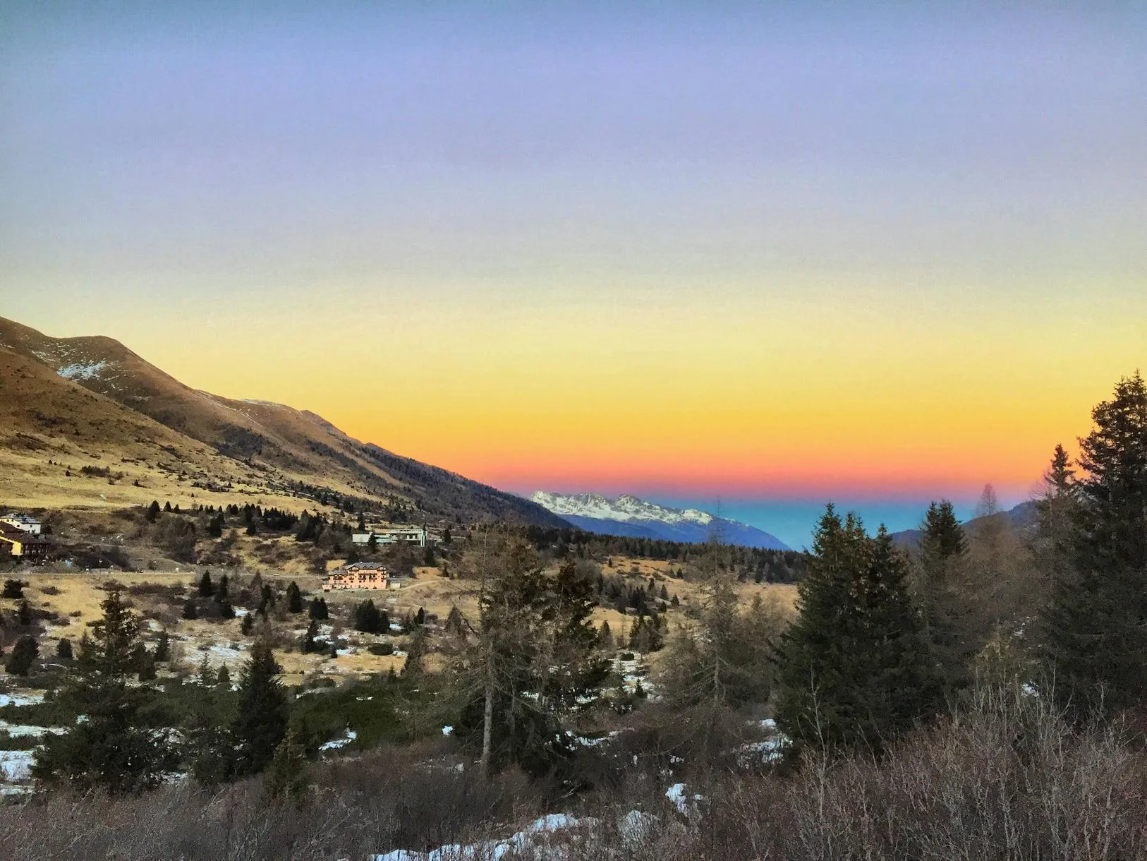 Ciaspolata in Valle Camonica sopra Brescia