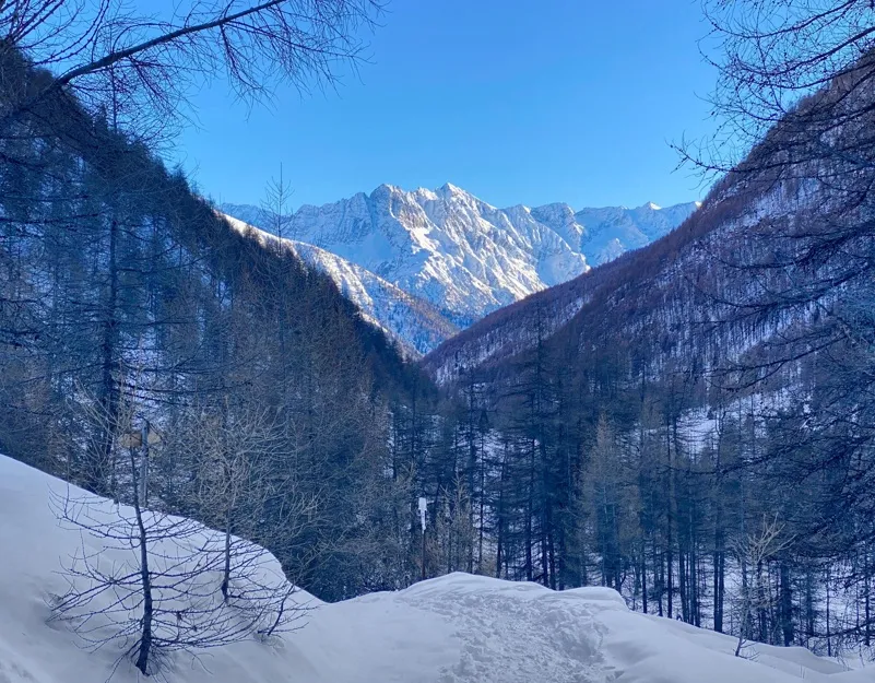 Ciaspolata in Valle Camonica sopra Brescia