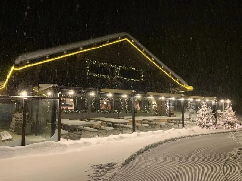 Cena in rifugio con gatto delle nevi a Madonna di Campiglio