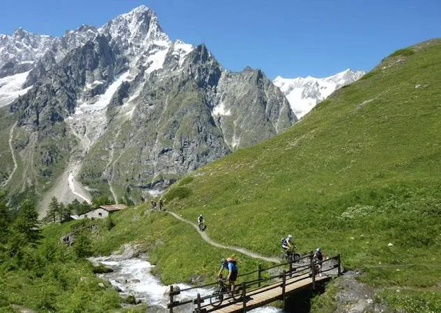 E-bike tour con noleggio a Courmayeur Mont Blanc