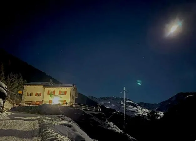 Cena in rifugio con trasporto su neve a Santa Caterina Valfurva