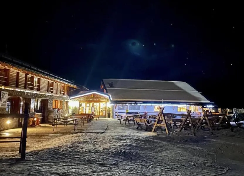 Cena in rifugio con gatto delle nevi in Val di Pejo