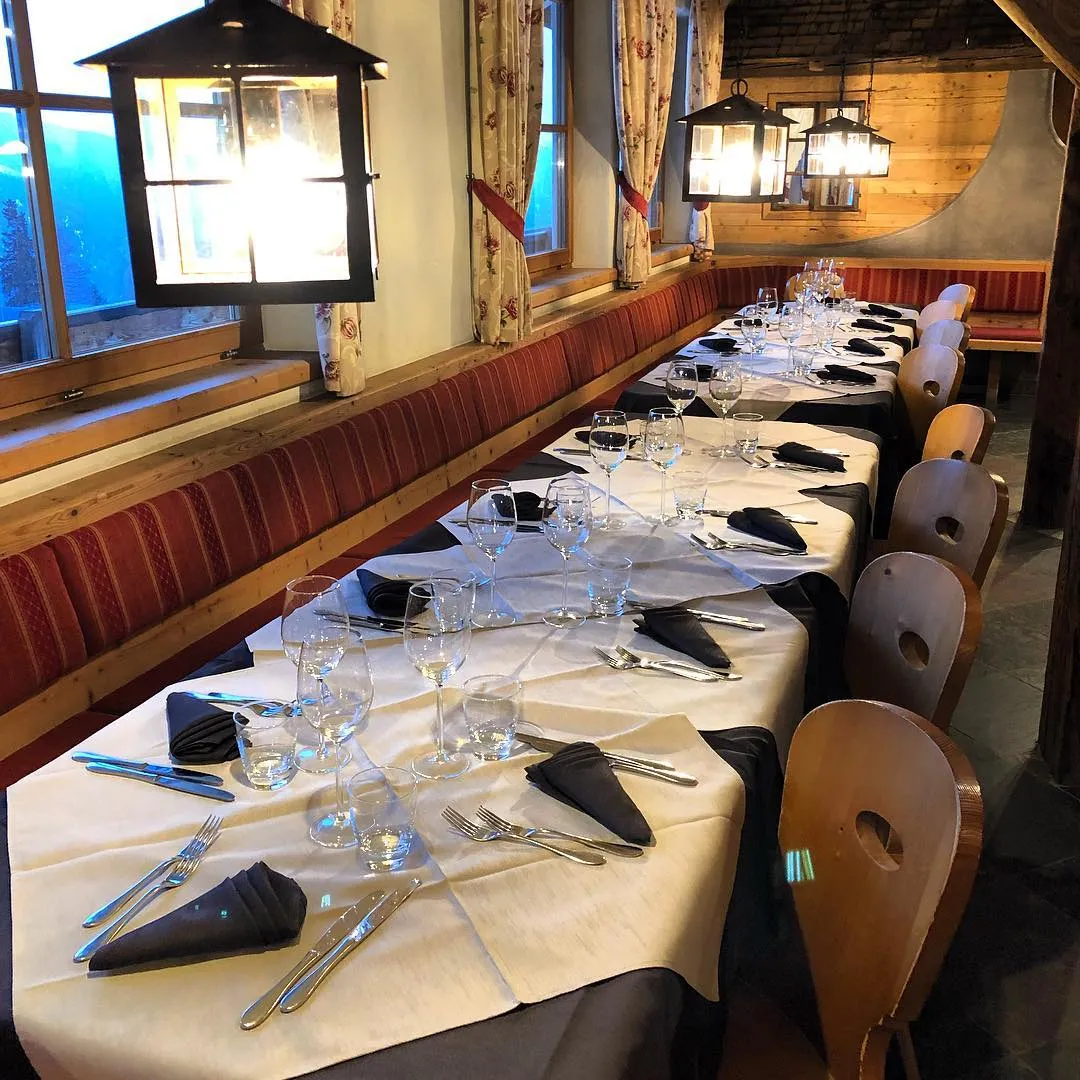 Cena in rifugio con gatto delle nevi in Val di Pejo