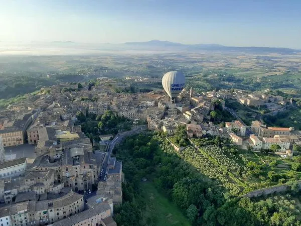 Giro panoramico in mongolfiera da Siena