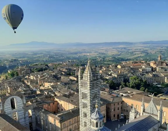 Giro panoramico in mongolfiera da Siena