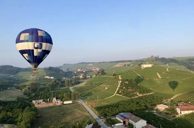 Giro in mongolfiera panoramico sulle Langhe da Barolo
