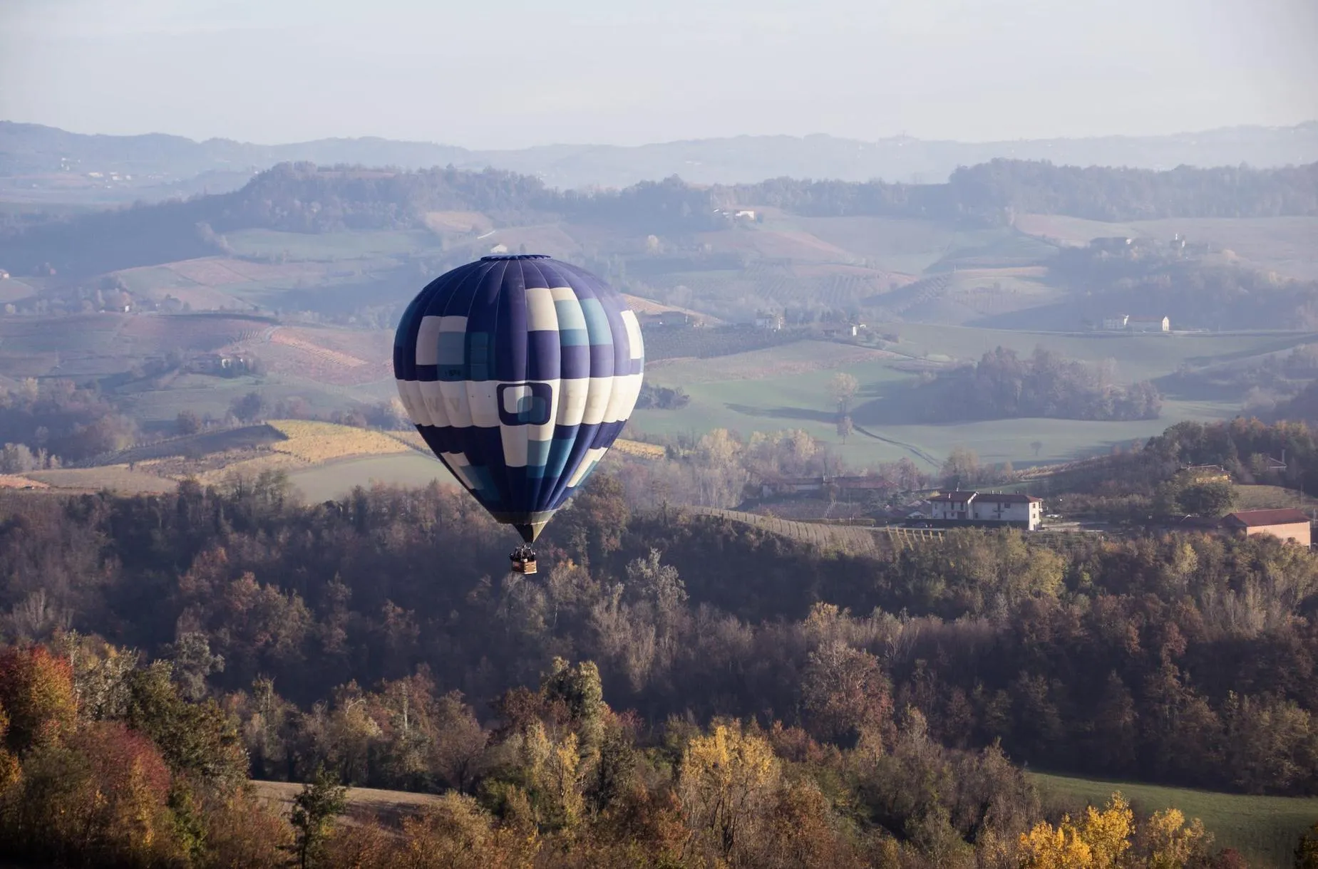 Giro in mongolfiera panoramico sulle Langhe da Barolo