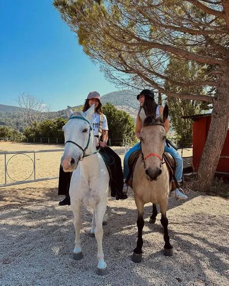 Passeggiata a cavallo fuori Latina con degustazione