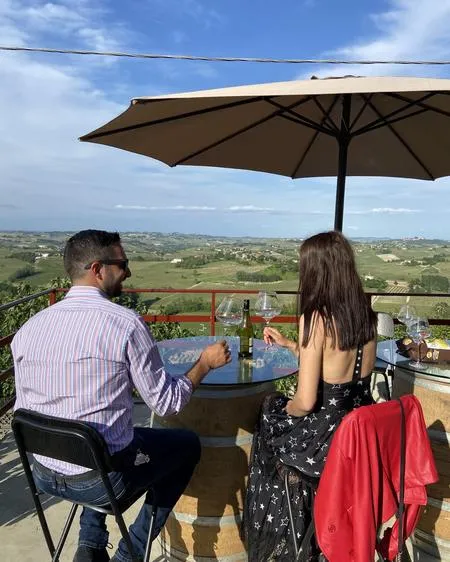 Visita e degustazione vini panoramica sulle colline di Calosso