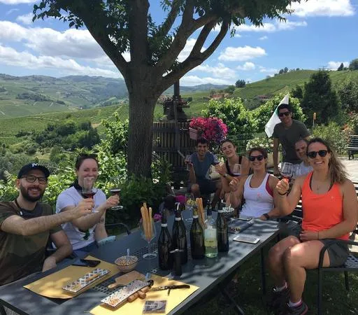 Degustazione vini con visita della cantina e del vigneto ad Alba
