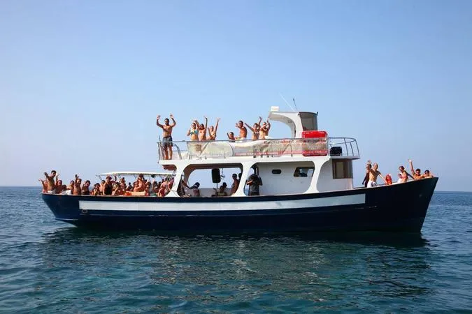 Tour in barca di mezza giornata alle grotte di Santa Maria di Leuca da Torre Vado