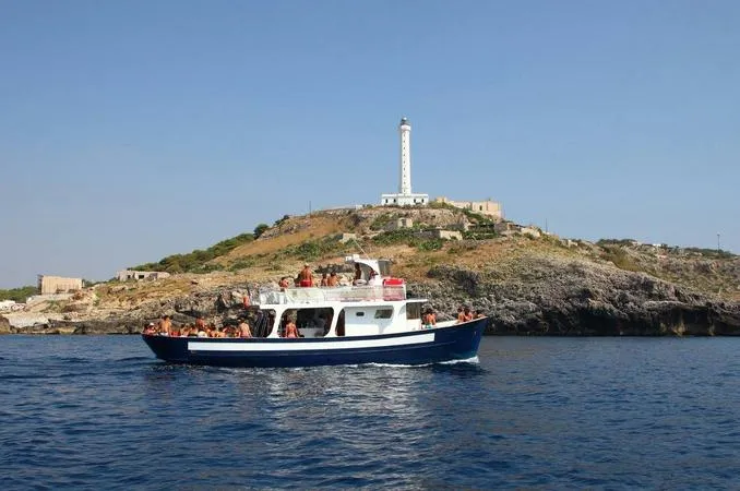 Tour in barca di mezza giornata alle grotte di Santa Maria di Leuca da Torre Vado